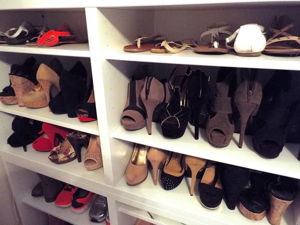 shoe closet shelves