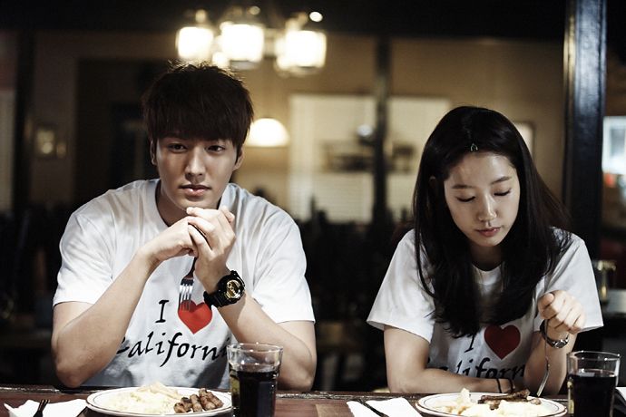 TV drama coreano Lee Min Ho Park Shin Hye con parejas Tee me encanta California Camiseta