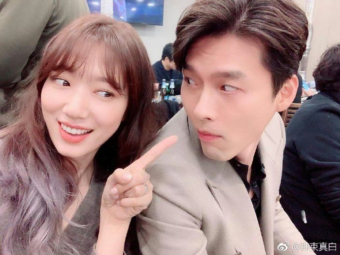 park-shin-hye-posts-cheerful-selfies-with-memories-of-alhambra-cast-at-wrap-party