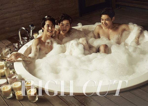 Seo Kang Joon Takes Majorly Awkward High Cut Bubble Bath with Fellow