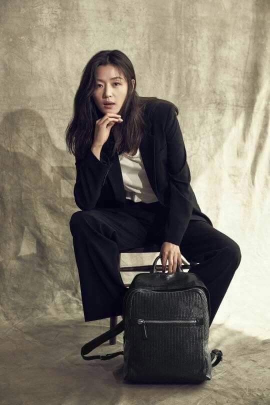 Pregnant Jeon Ji Hyun Elegant as Always in Strategically Bag Placed New ...