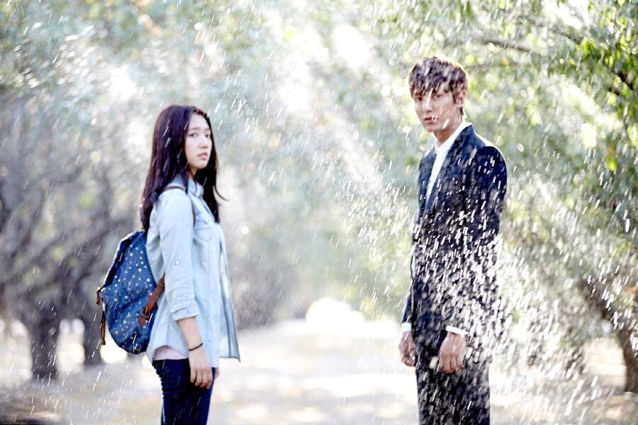 Park Shin Hye Encounters a Sprinkler and Lee Min Ho on an Almond Farm ...