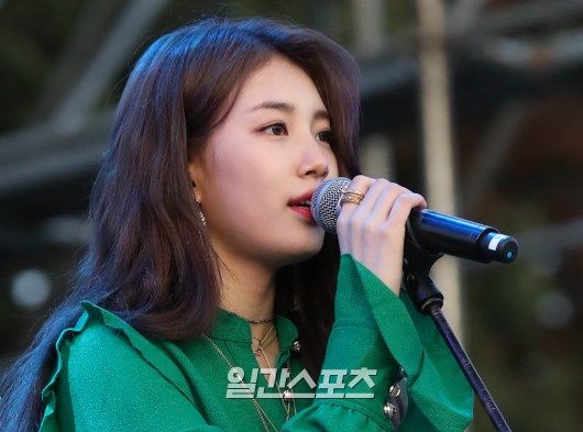 Suzy Pretty in Green Performing at the 2017 Grand Mint Festival - A ...