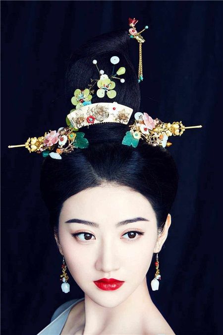 C-actress Jing Tian a Vision in Hit Period C-drama The Glory of the ...